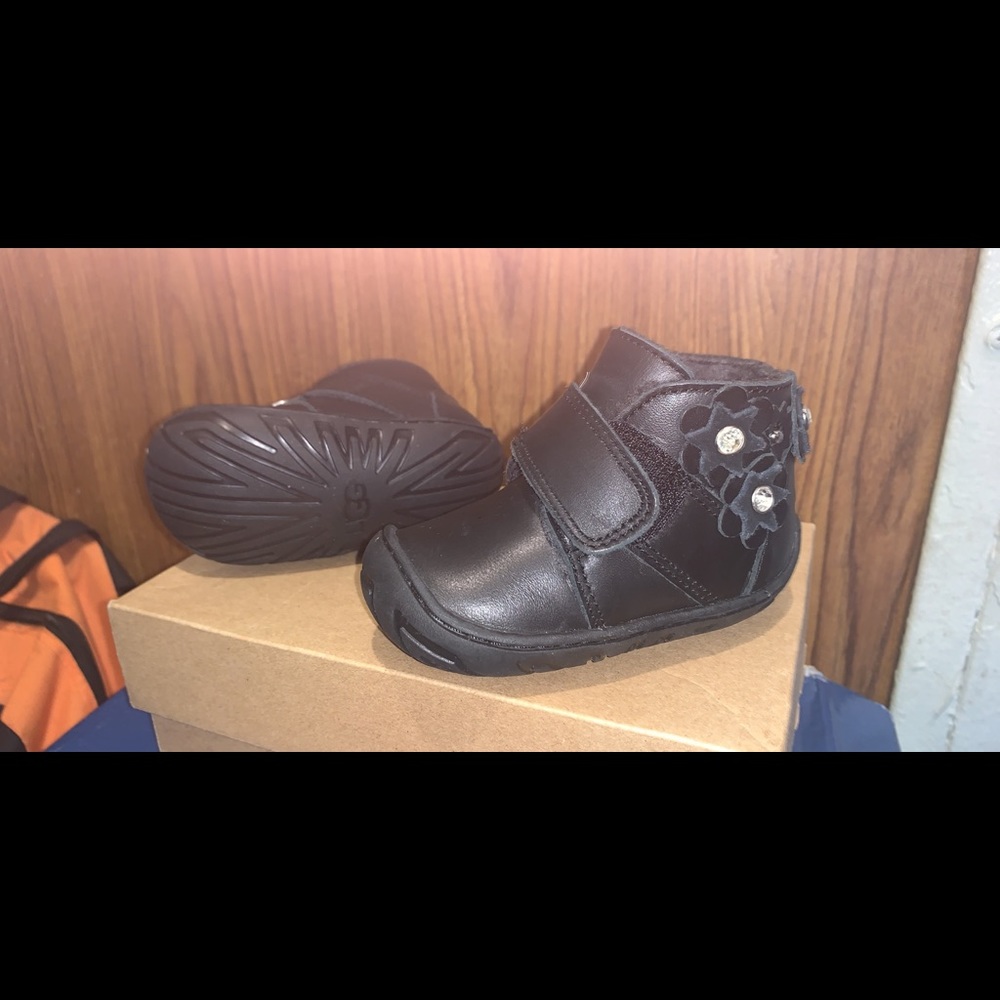 Infant size 4 uggs